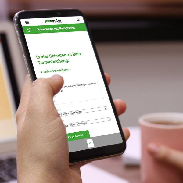 Darstellung der aktuellen Jobcenter Hildesheim Website auf dem Handy